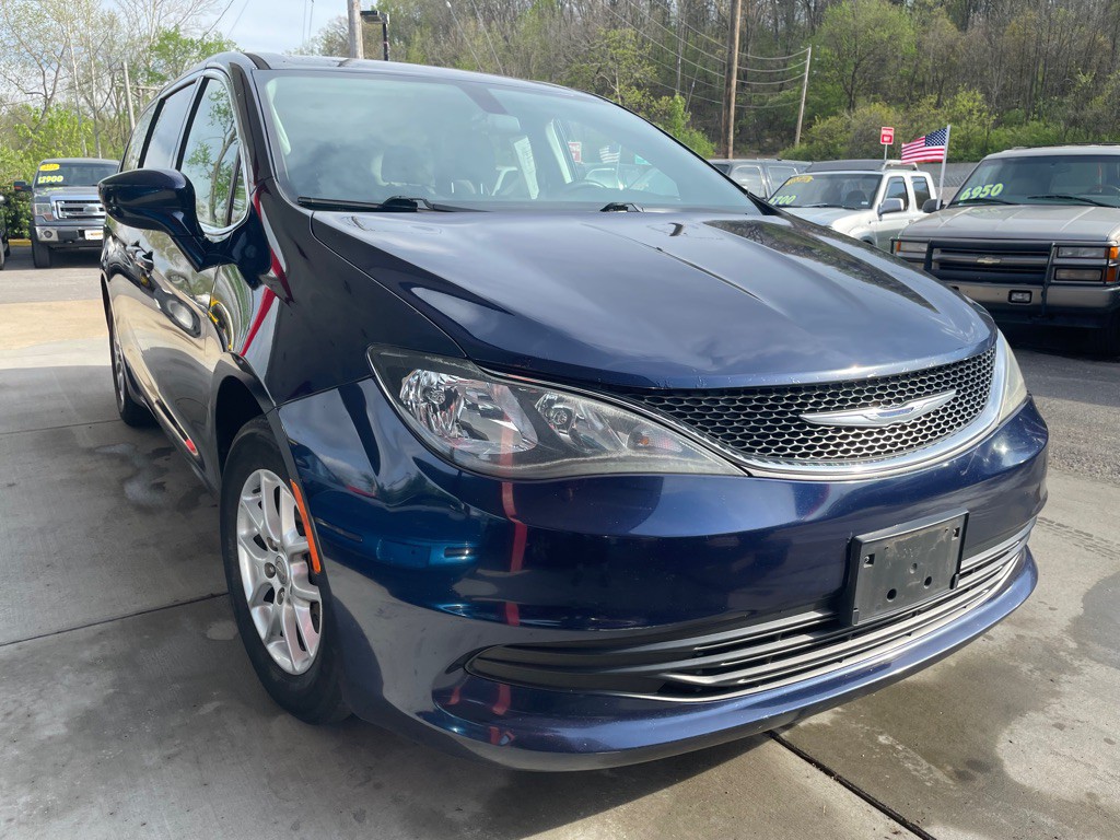 2018 Chrysler Pacifica Image 2