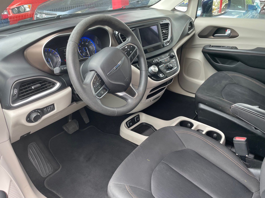 2018 Chrysler Pacifica Image 8