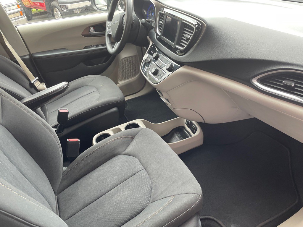 2018 Chrysler Pacifica Image 10