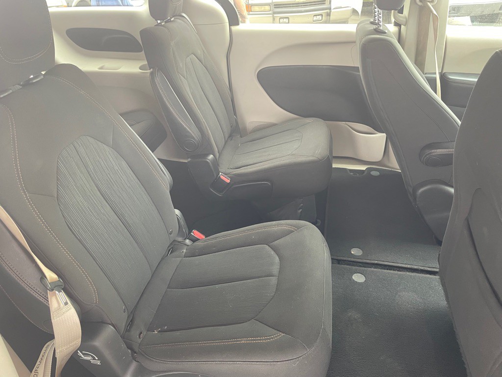 2018 Chrysler Pacifica Image 11