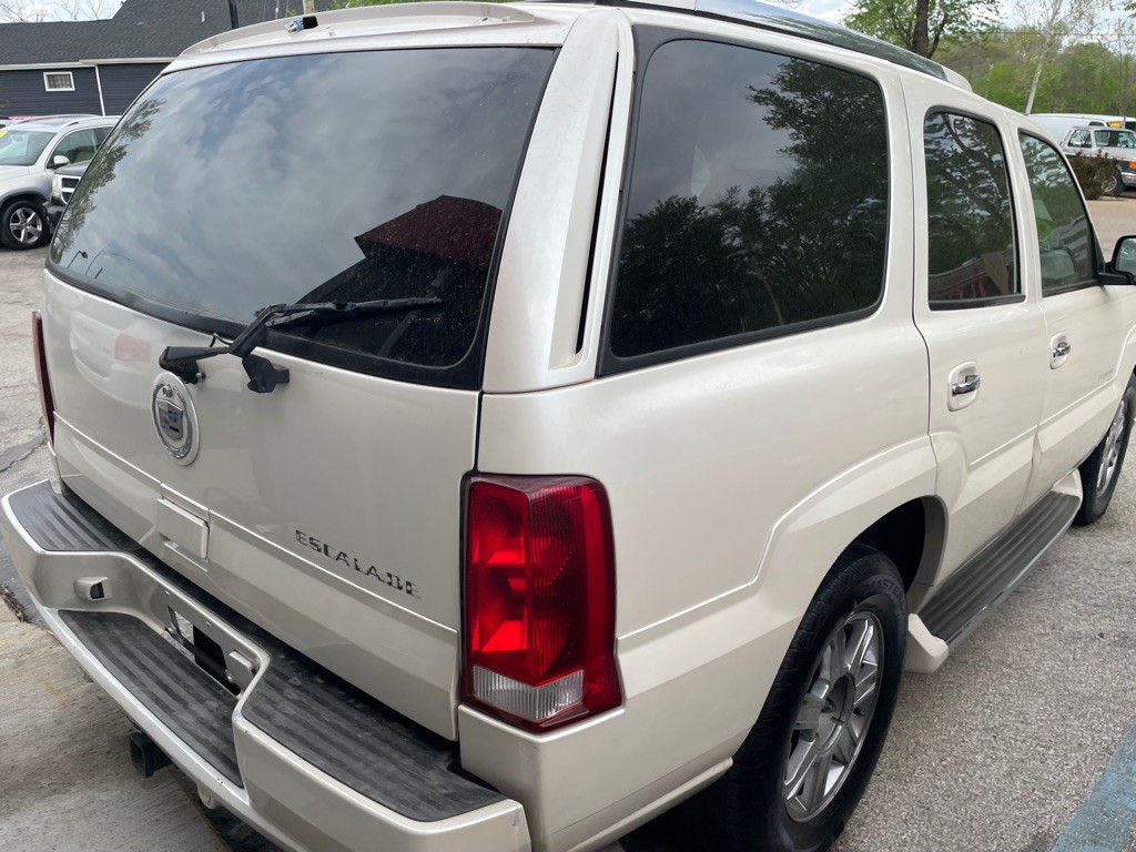 2002 Cadillac Escalade Image 4