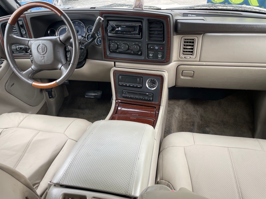 2002 Cadillac Escalade Image 6
