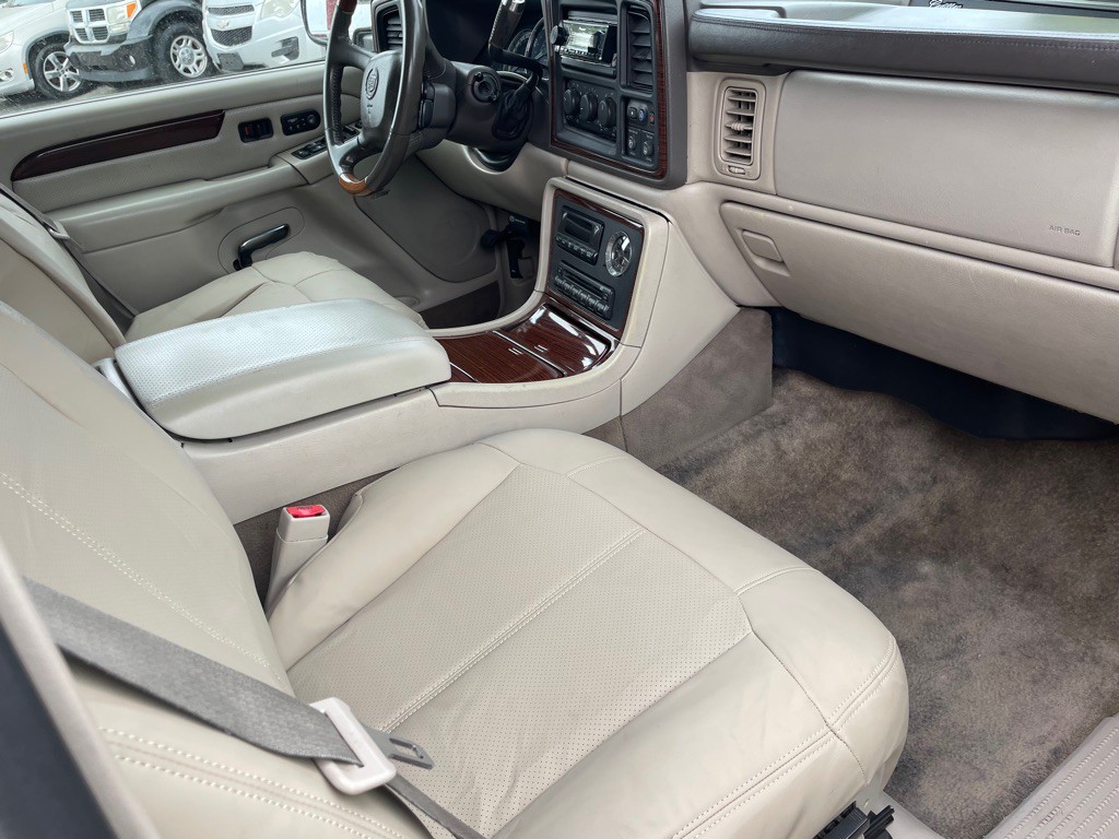 2002 Cadillac Escalade Image 7