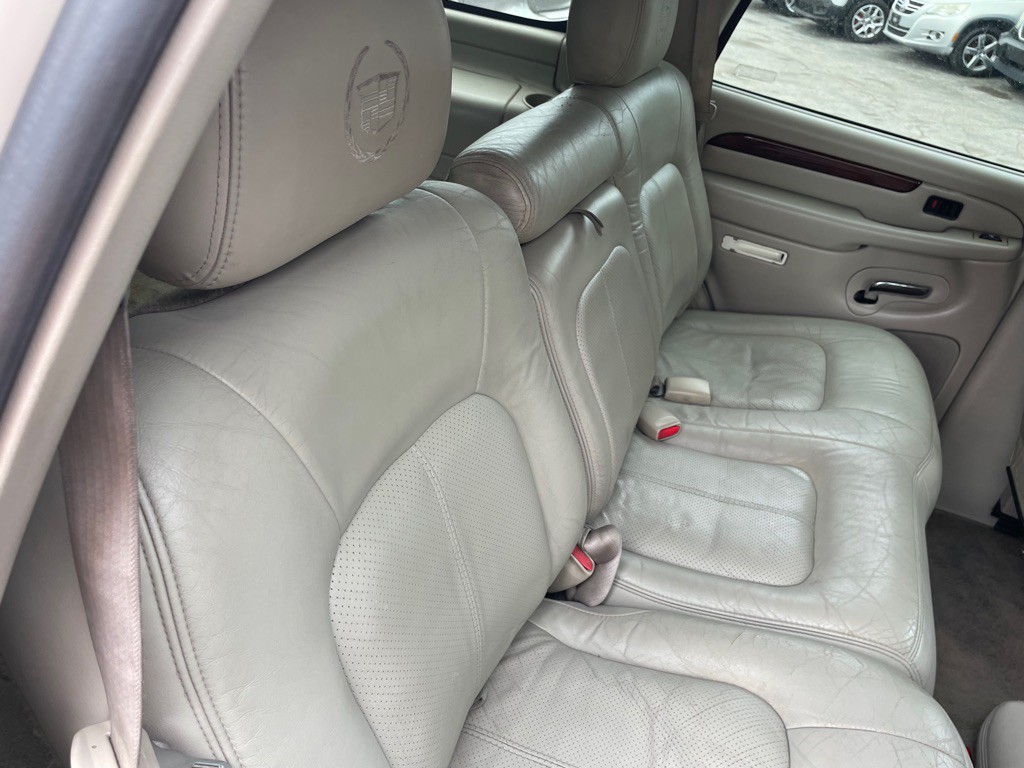 2002 Cadillac Escalade Image 8