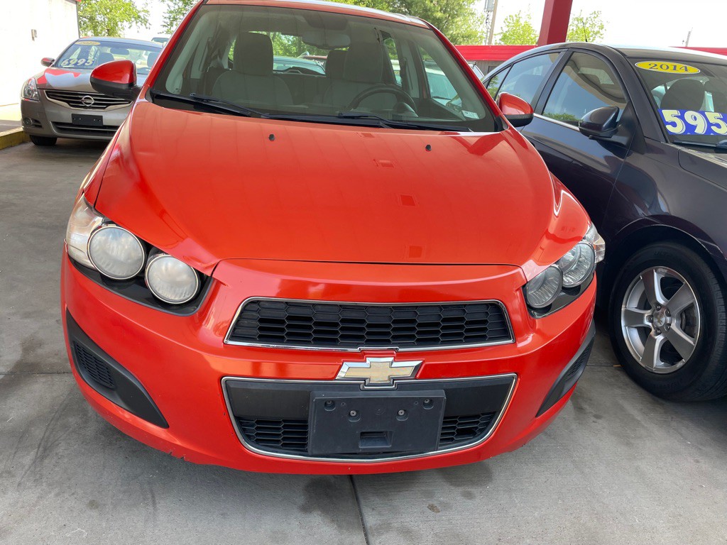 2013 Chevrolet Sonic Image 2