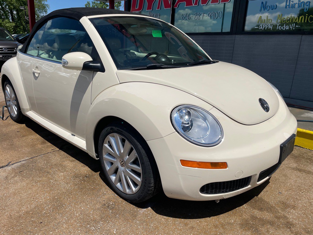2008 Volkswagen Beetle Image 2