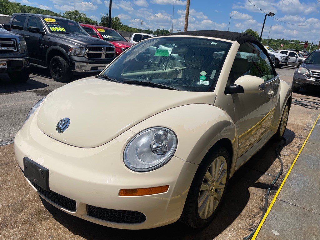 2008 Volkswagen Beetle Image 4