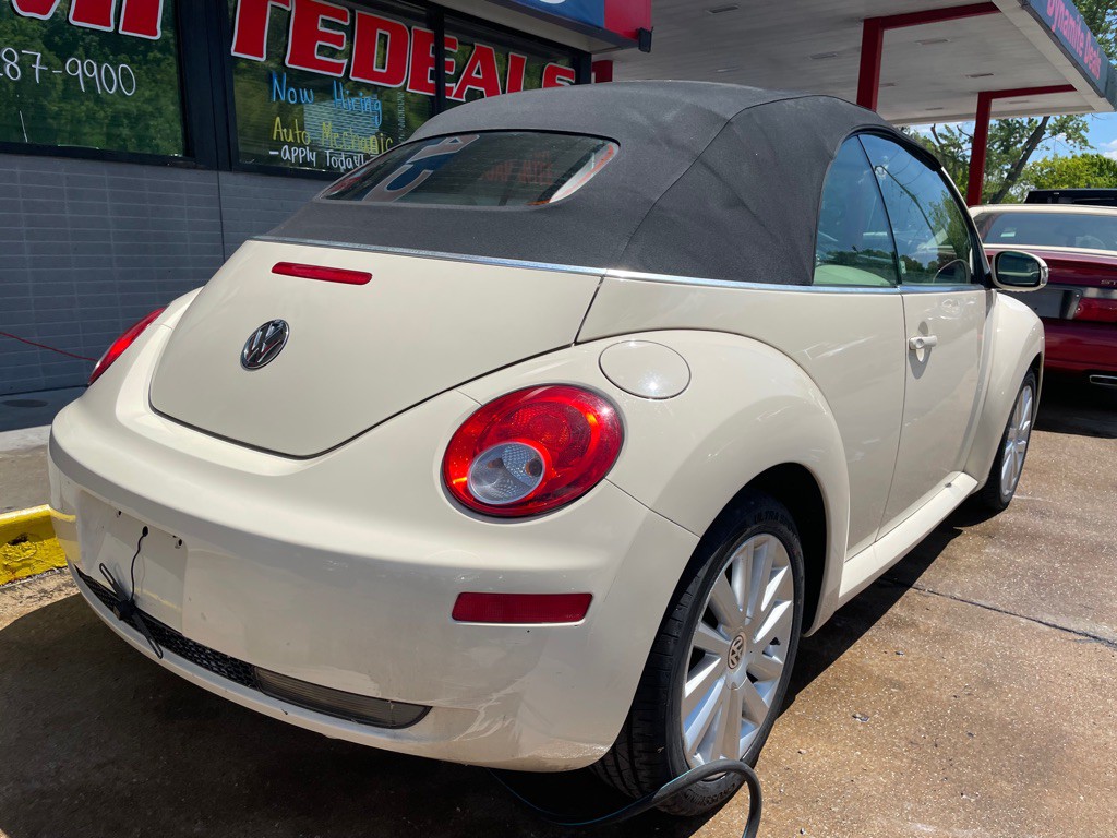 2008 Volkswagen Beetle Image 5