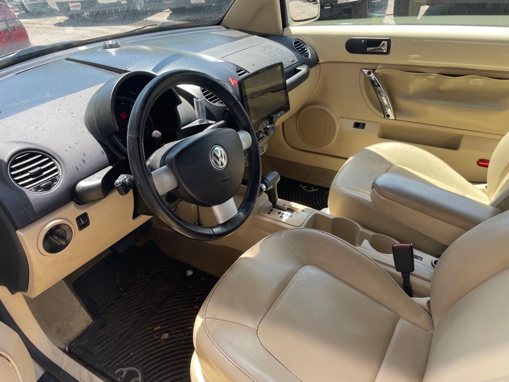 2008 Volkswagen Beetle Image 8