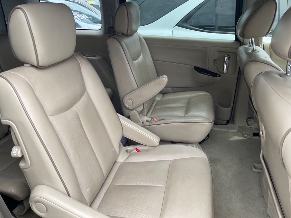 2013 Nissan Quest Image 11