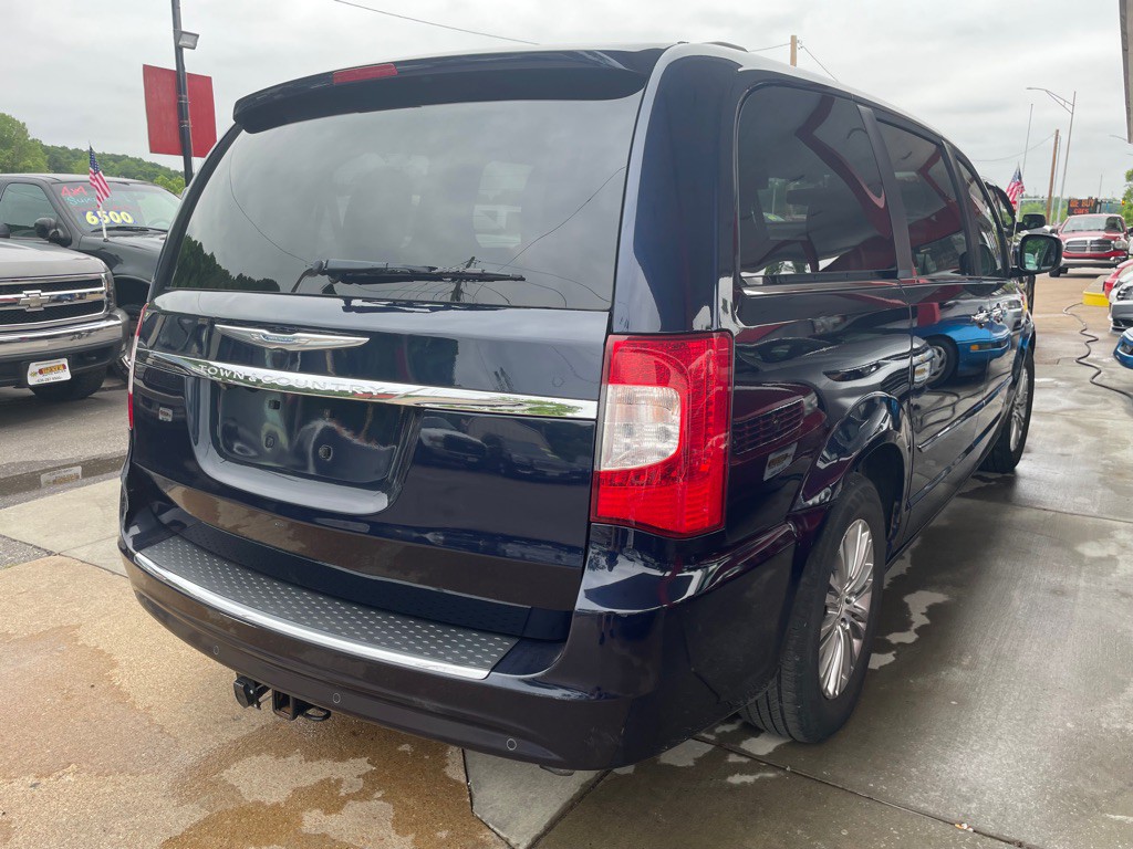 2014 Chrysler Town & Country Image 5