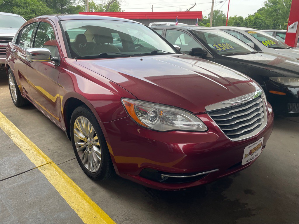 2011 Chrysler 200 Image 3