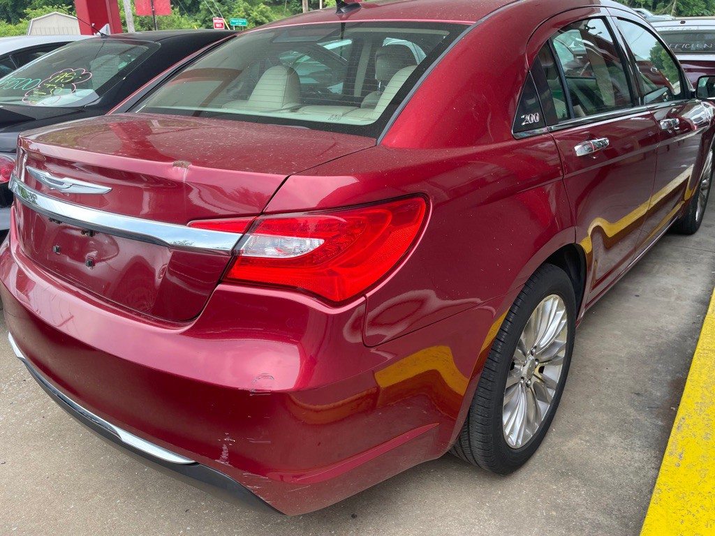2011 Chrysler 200 Image 4