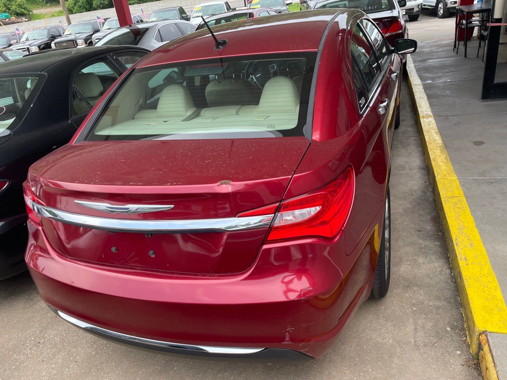 2011 Chrysler 200 Image 5