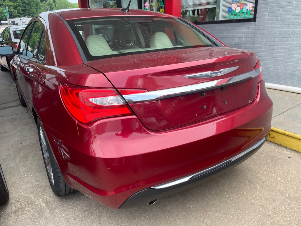 2011 Chrysler 200 Image 6