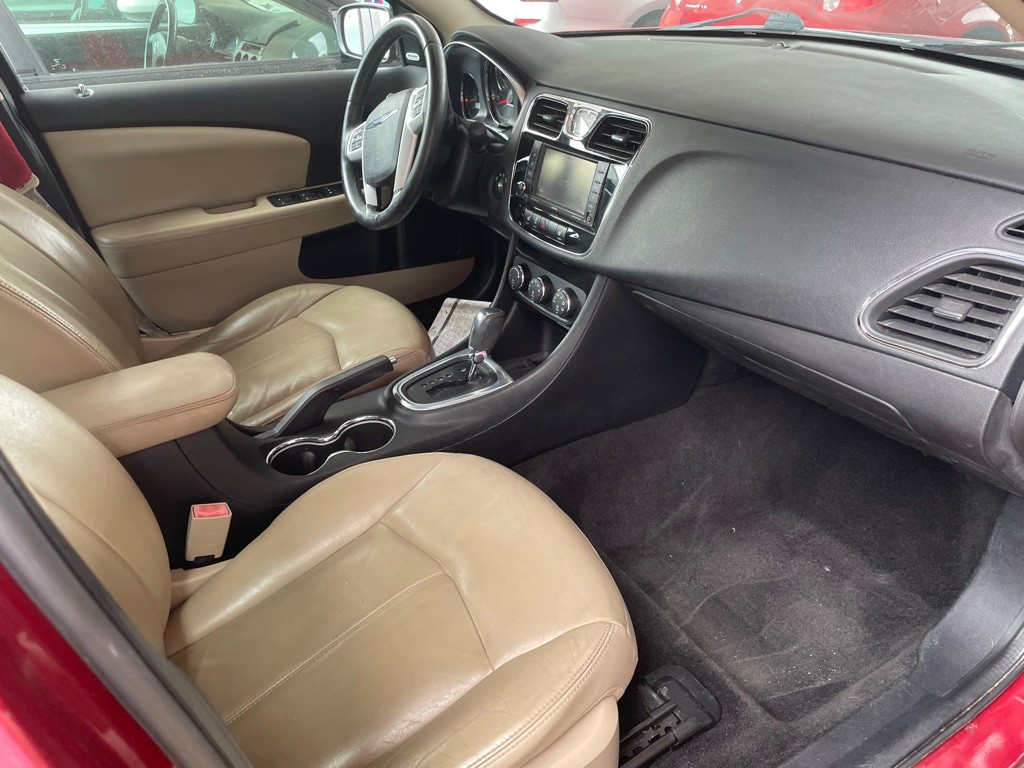 2011 Chrysler 200 Image 8