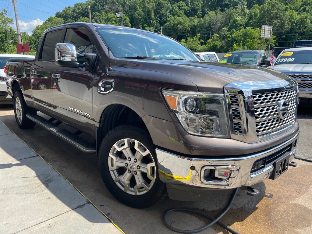 2017 Nissan Titan Image 2