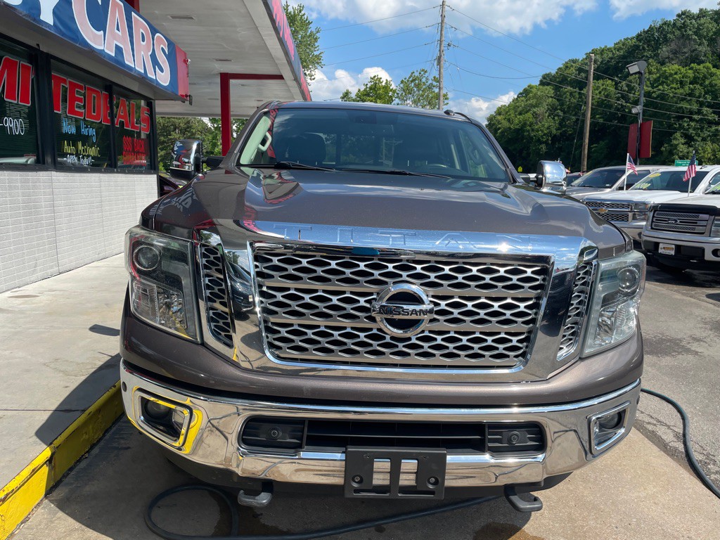 2017 Nissan Titan Image 3