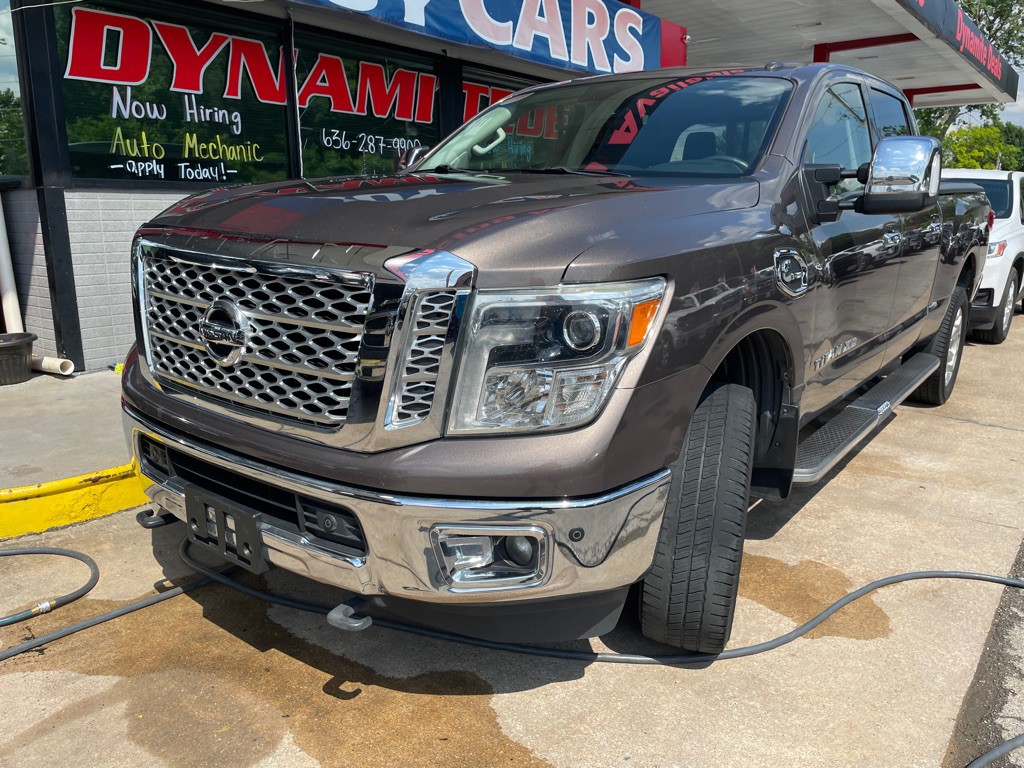 2017 Nissan Titan Image 4