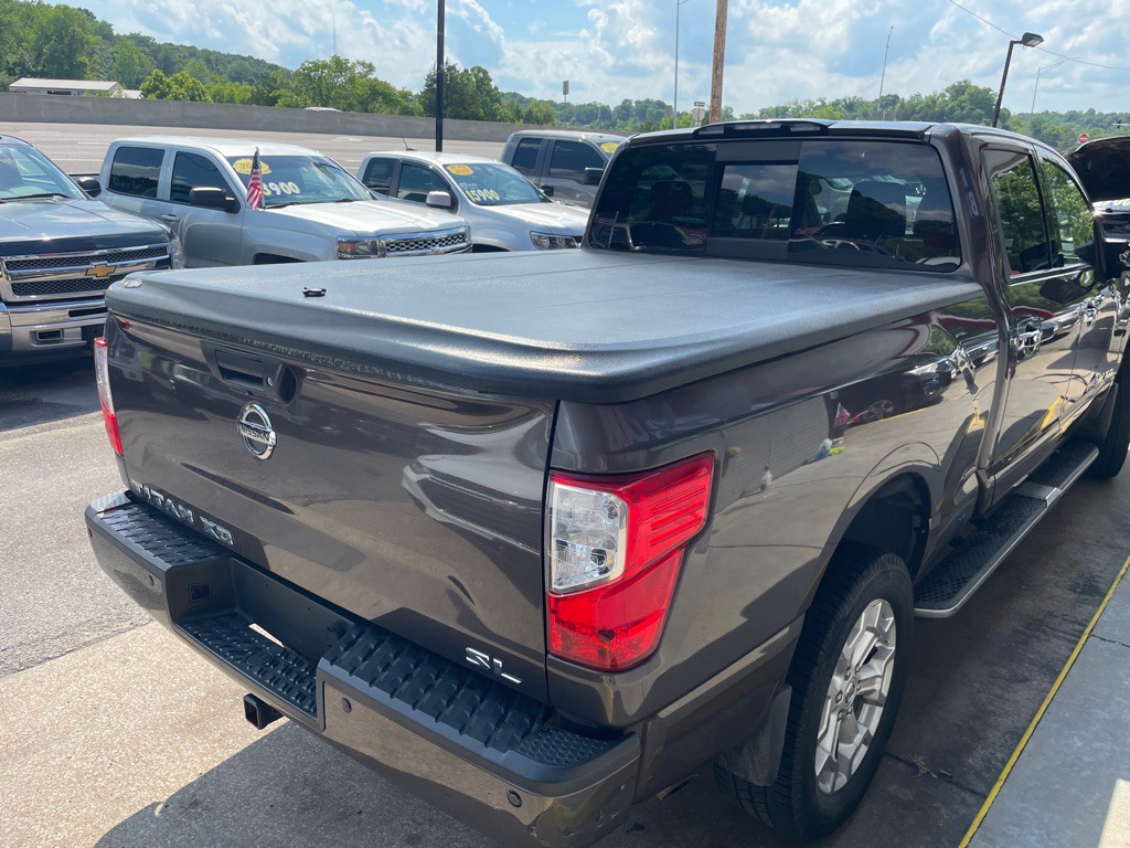 2017 Nissan Titan Image 5