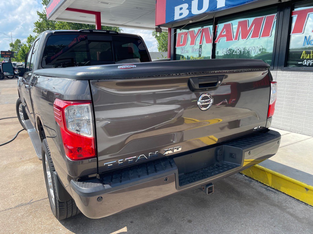2017 Nissan Titan Image 7