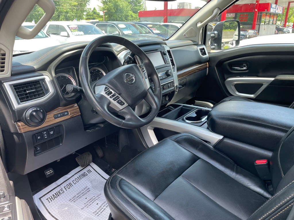 2017 Nissan Titan Image 8