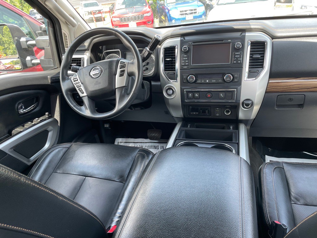 2017 Nissan Titan Image 9