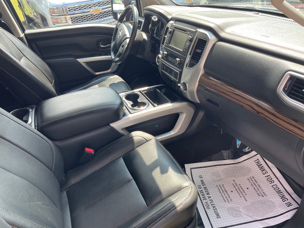 2017 Nissan Titan Image 10