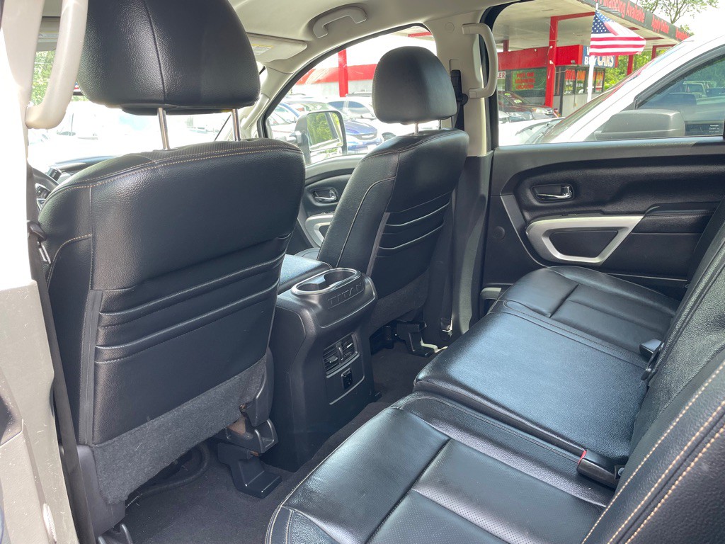 2017 Nissan Titan Image 11