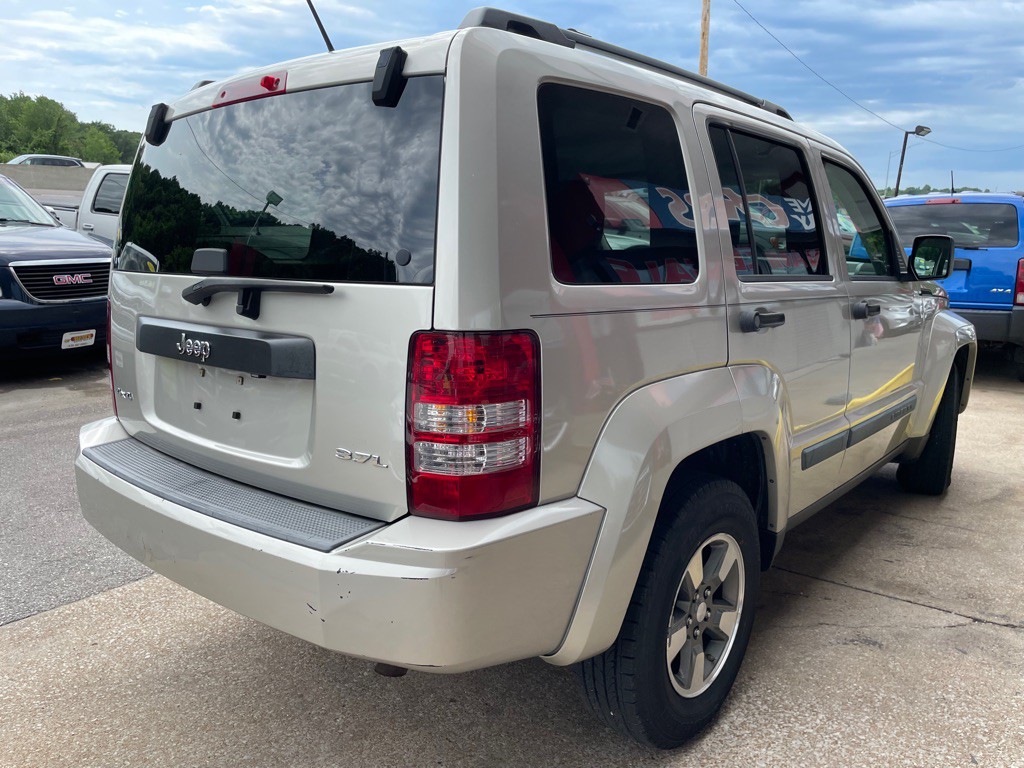 2008 Jeep Liberty Image 4