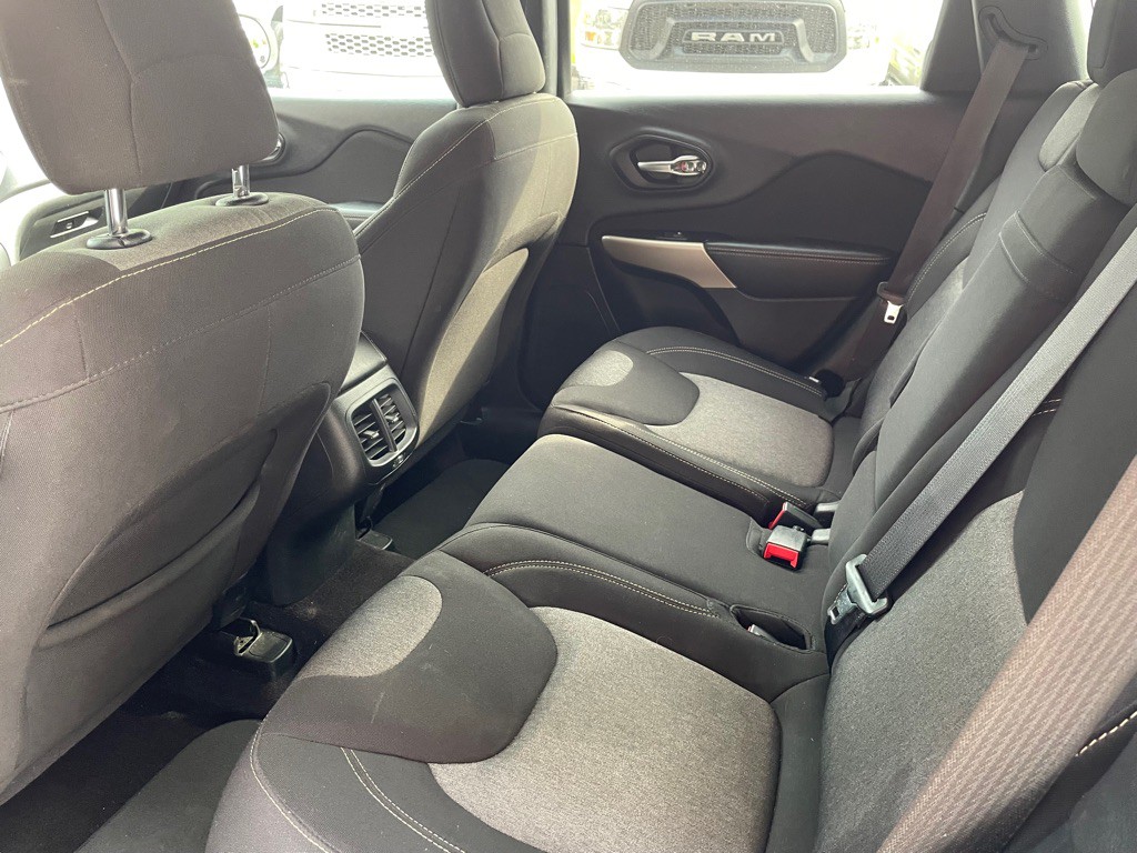 2018 Jeep Cherokee Image 13