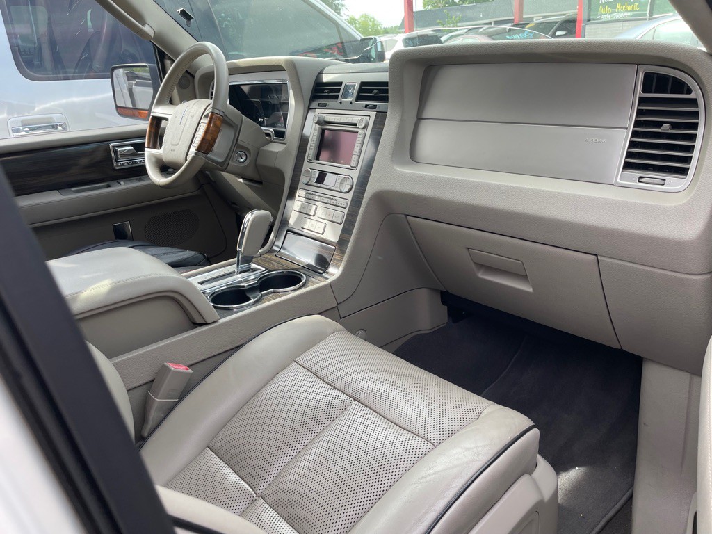 2007 Lincoln Navigator Image 7