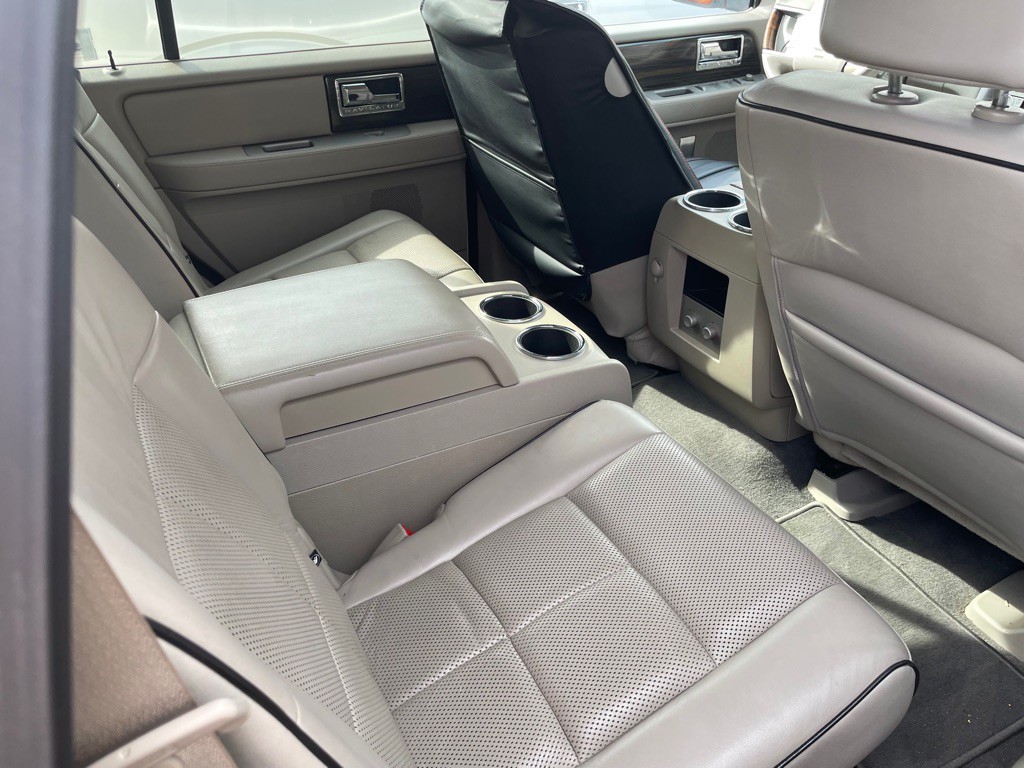 2007 Lincoln Navigator Image 8