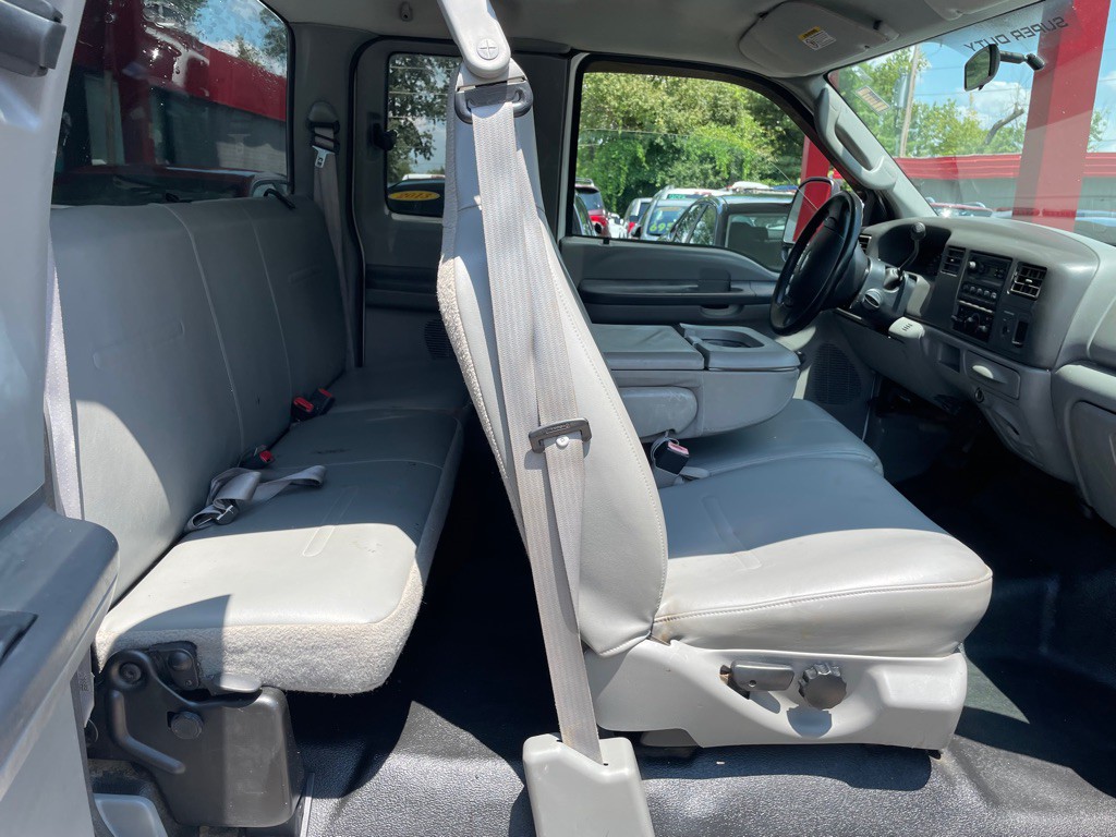 2004 Ford F-350 Image 10
