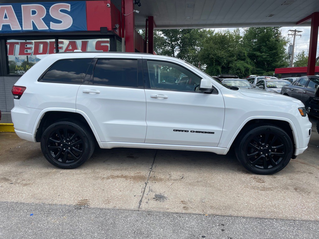 2017 Jeep Grand Cherokee Image 1