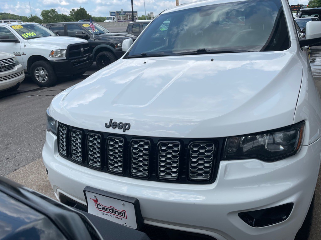 2017 Jeep Grand Cherokee Image 3