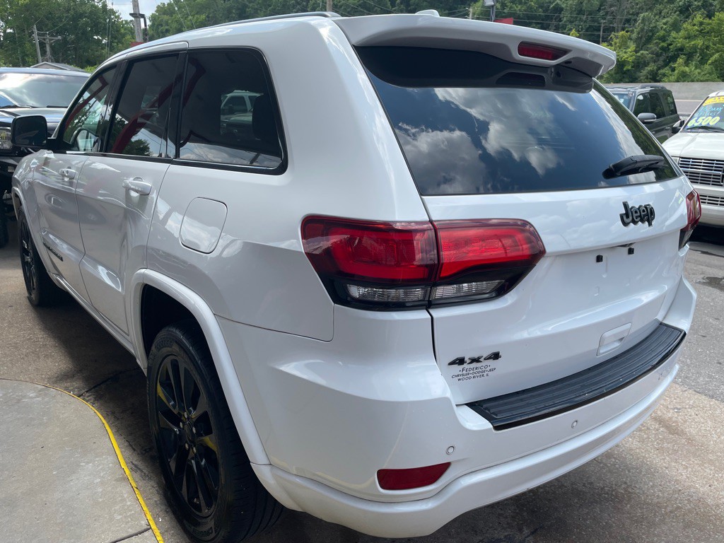 2017 Jeep Grand Cherokee Image 5