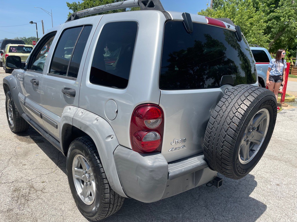 2006 Jeep Liberty Image 5