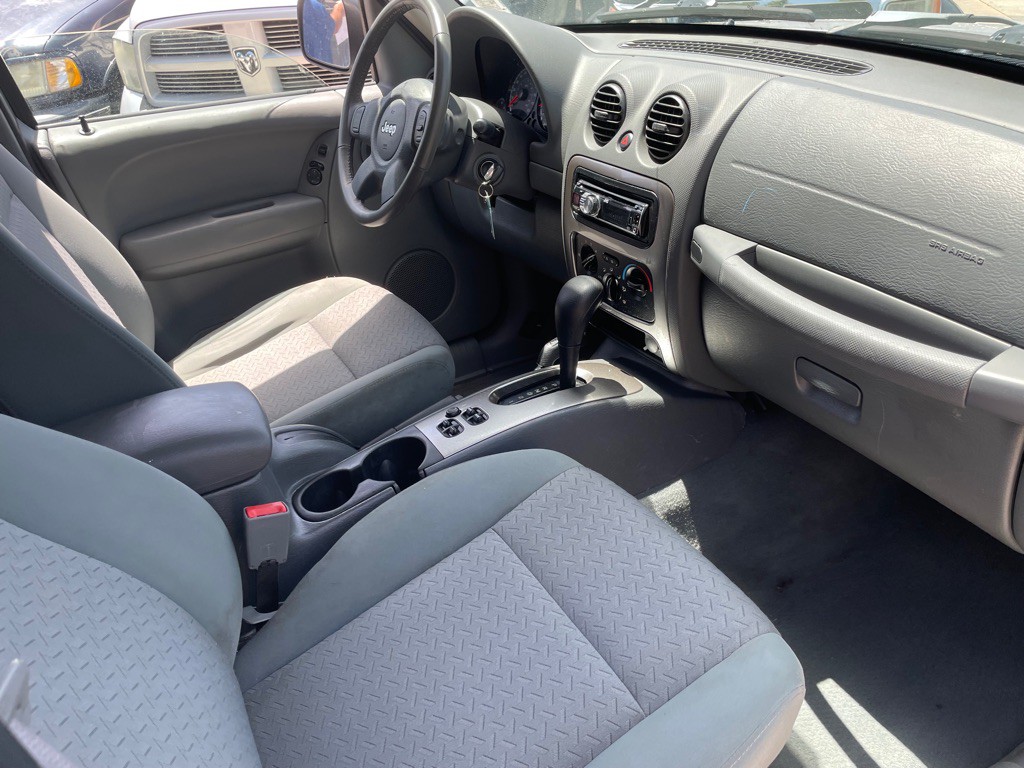 2006 Jeep Liberty Image 10