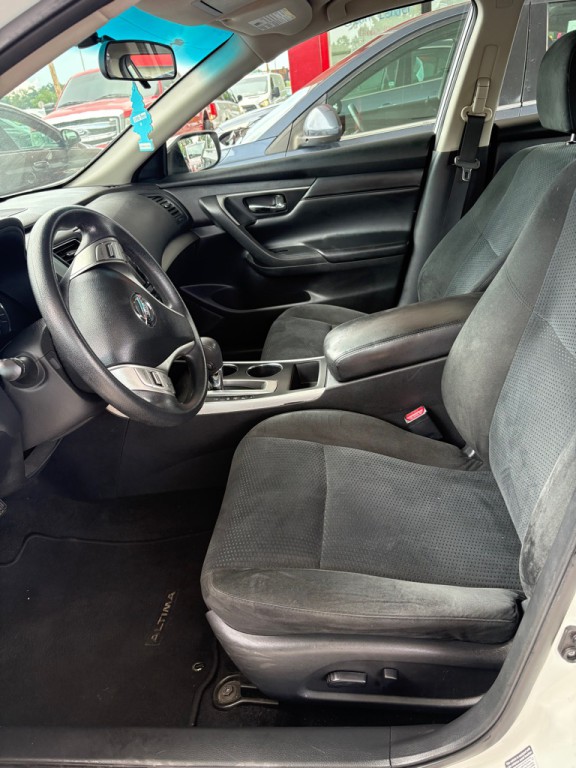 2015 Nissan Altima Image 8