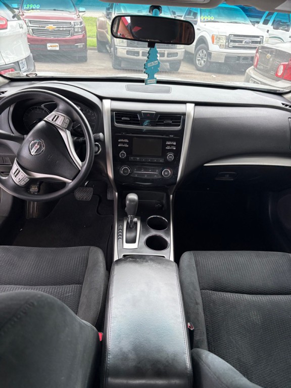 2015 Nissan Altima Image 10