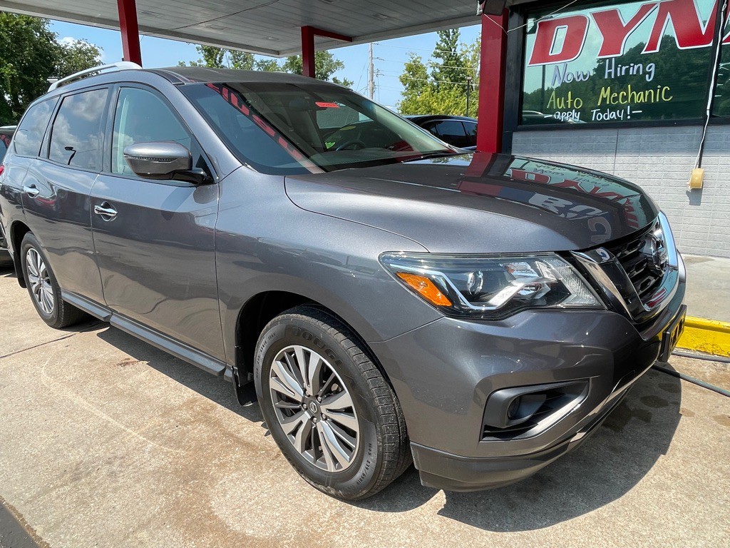 2017 Nissan Pathfinder Image 2