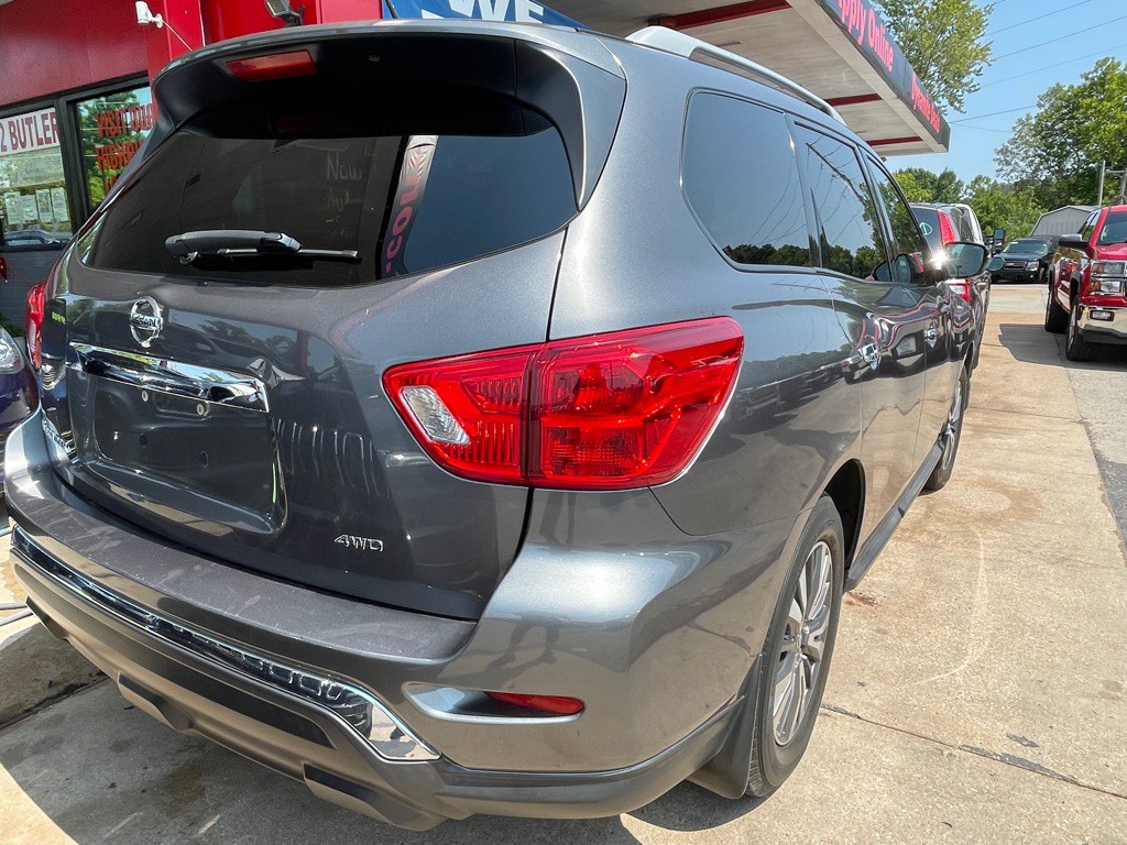 2017 Nissan Pathfinder Image 5