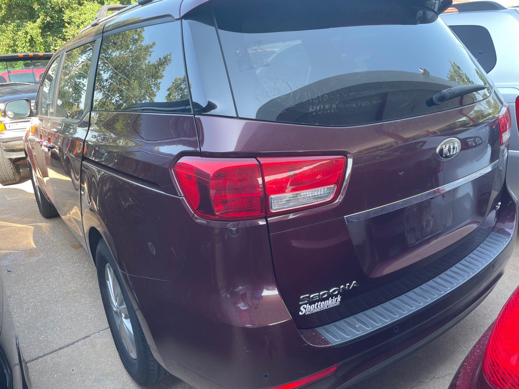 2016 Kia Sedona Image 6