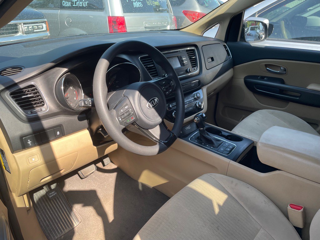 2016 Kia Sedona Image 7