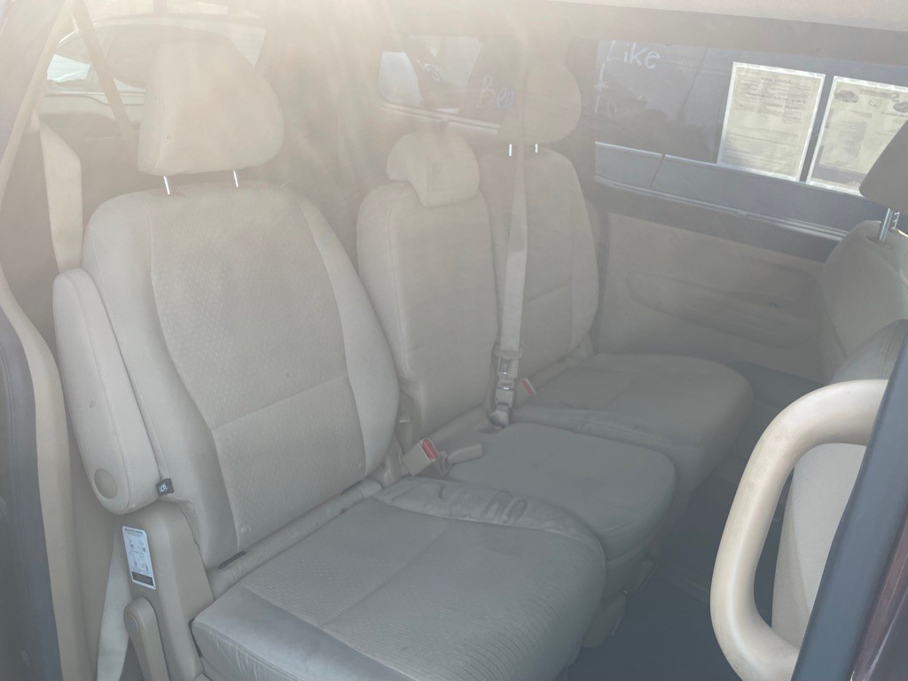 2016 Kia Sedona Image 12