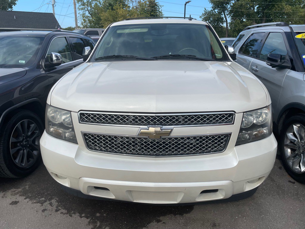 2011 Chevrolet Tahoe Image 2