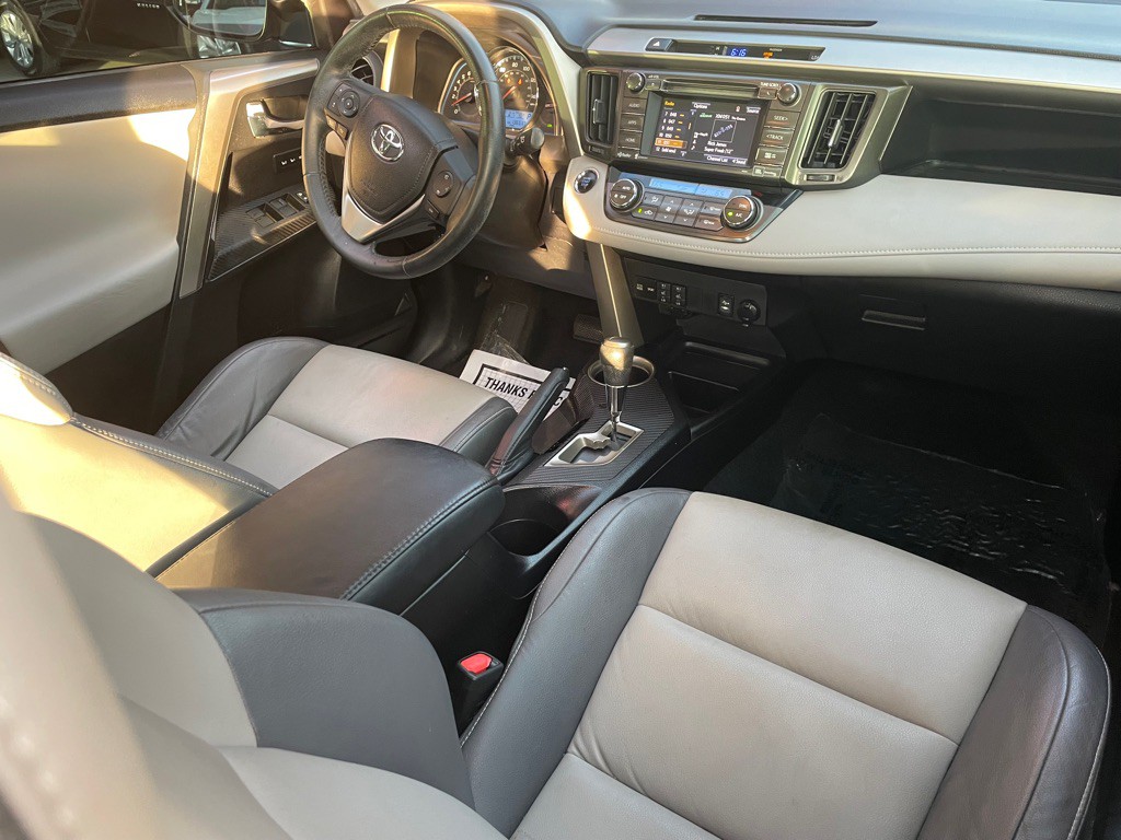 2015 Toyota Rav4 Image 9