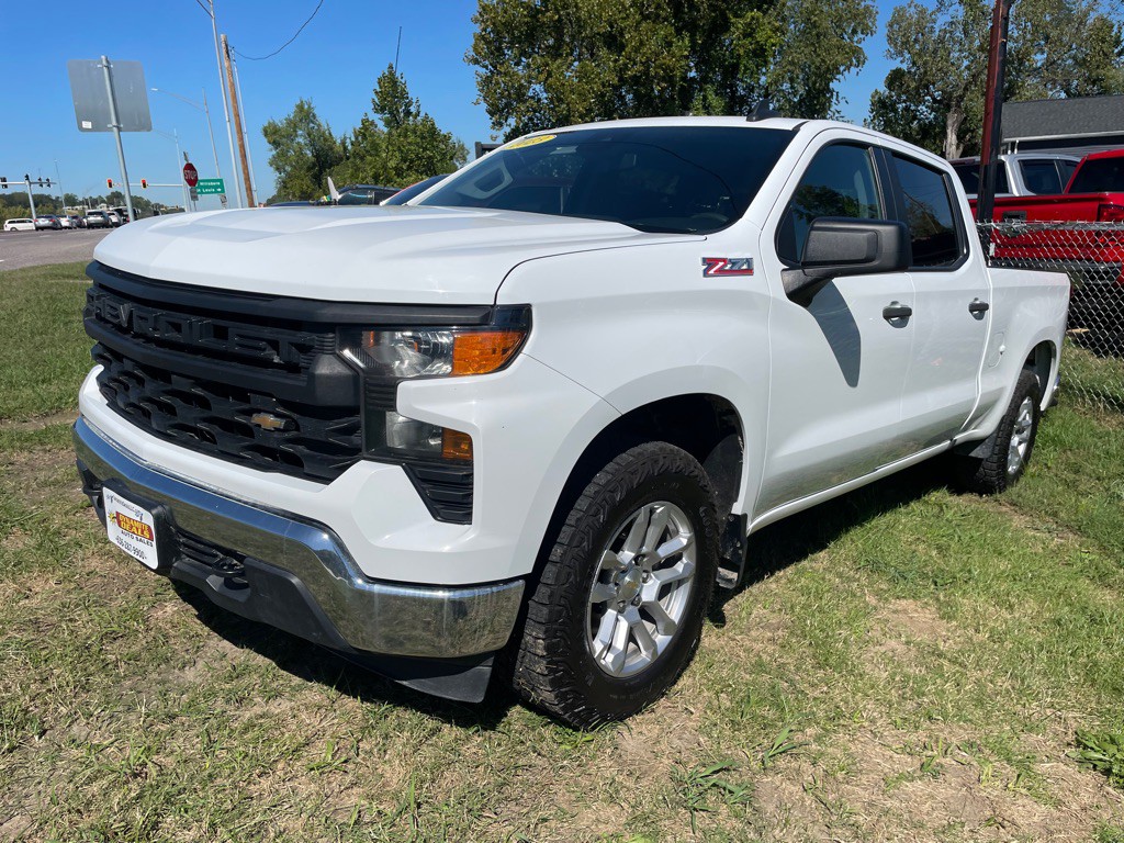 2023 Chevrolet Silverado 1500 Image 2