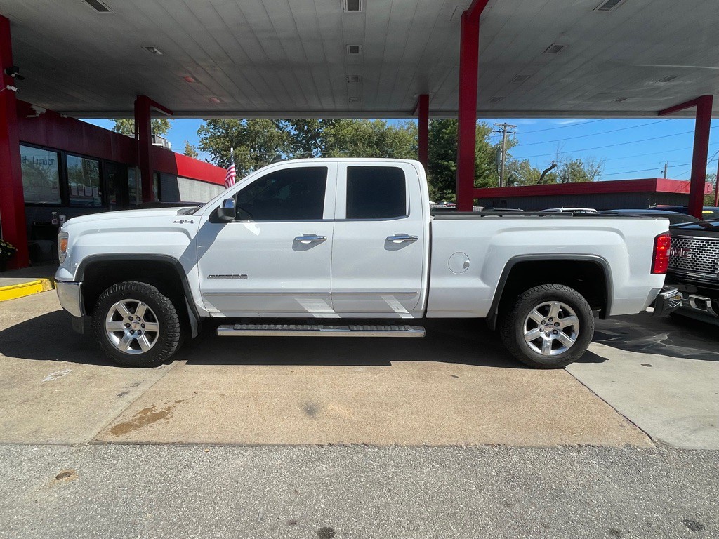 2015 GMC Sierra Image 1